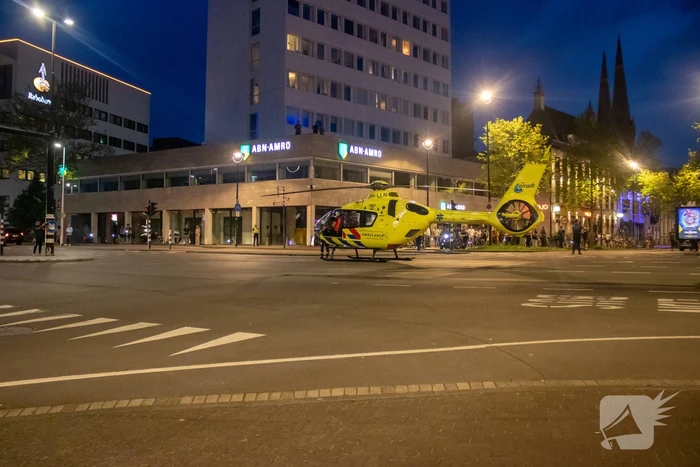 Traumahelikopter landt op kruising voor medische noodsituatie in bioscoop