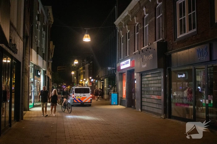 Jongen met mes gestoken op straat