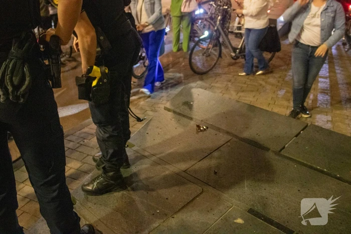 Jongen met mes gestoken op straat