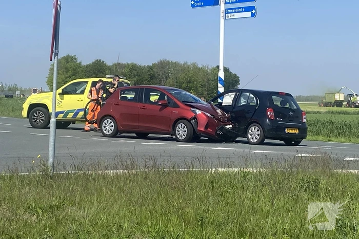 Schade na botsing tussen twee voertuigen