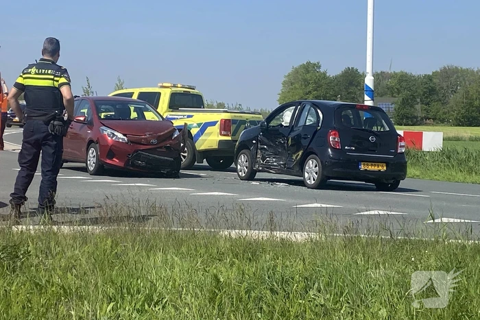 Schade na botsing tussen twee voertuigen