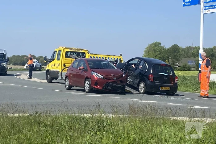 Schade na botsing tussen twee voertuigen