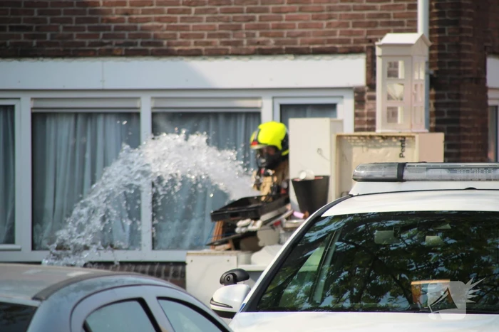 Vaten met onbekende stof gedumpt bij afvalcontainer