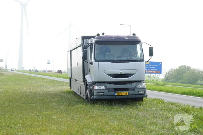 Gezin komt met schrik vrij na ongeval met vrachtauto