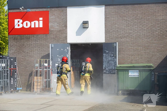Gebroken slang bij Boni supermarkt zorgt voor brandweer inzet