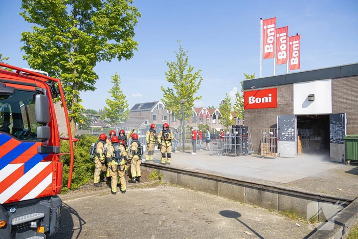 Gebroken slang bij Boni supermarkt zorgt voor brandweer inzet