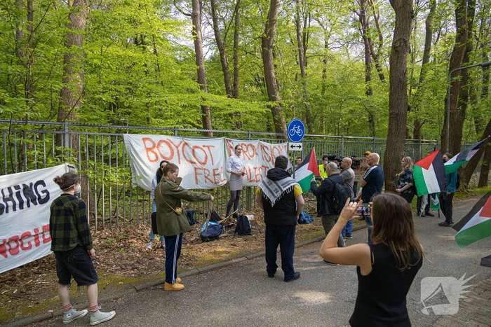 Demonstratie bij AVROTROS tegen besluit Eurovisie Songfestival