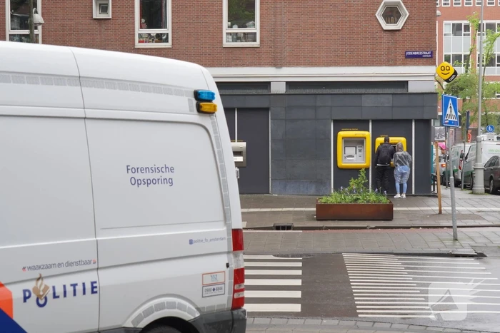 Overleden persoon aangetroffen voor winkel