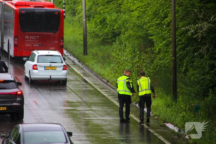 Dichte rijstrook door ongeval met lijnbus