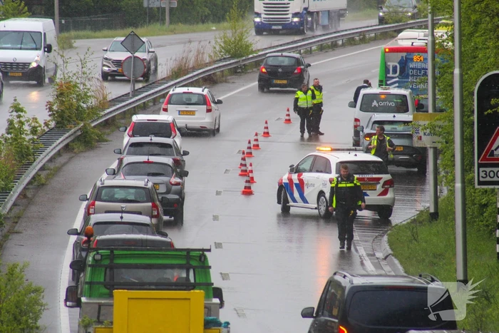 Dichte rijstrook door ongeval met lijnbus