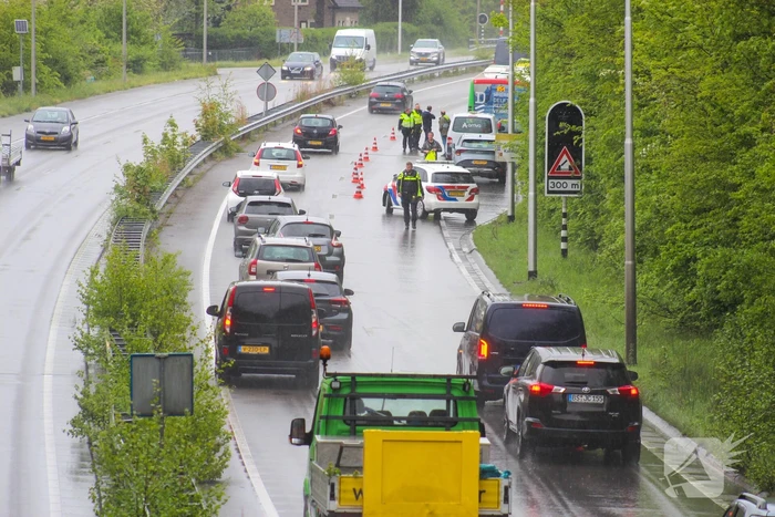 Dichte rijstrook door ongeval met lijnbus