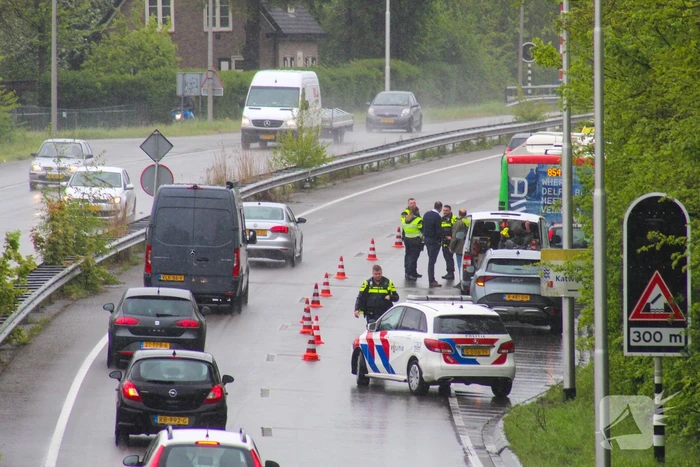 Dichte rijstrook door ongeval met lijnbus