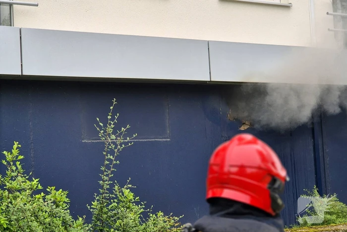 Flinke rookontwikkeling bij brand in berging