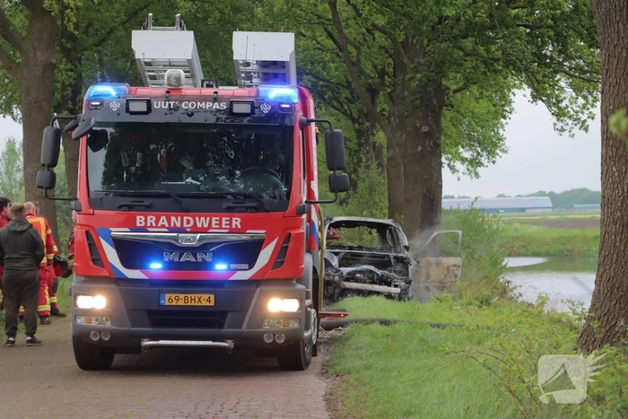 Auto verwoest door brand