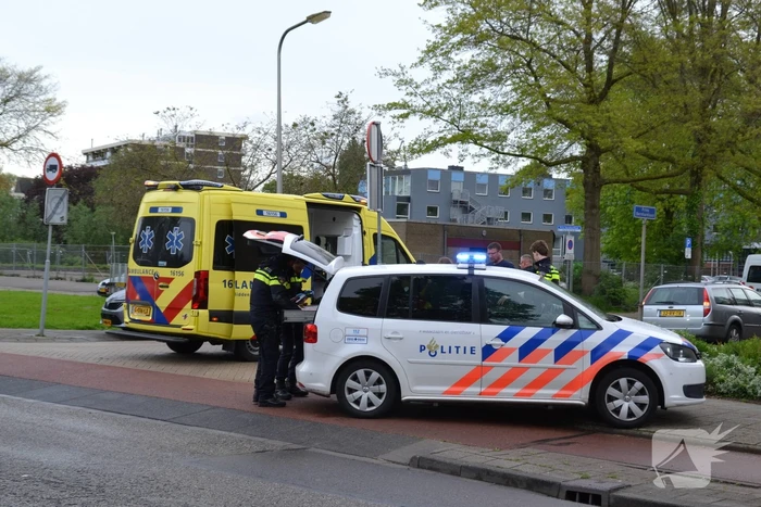 Twee personen op scooter aangereden