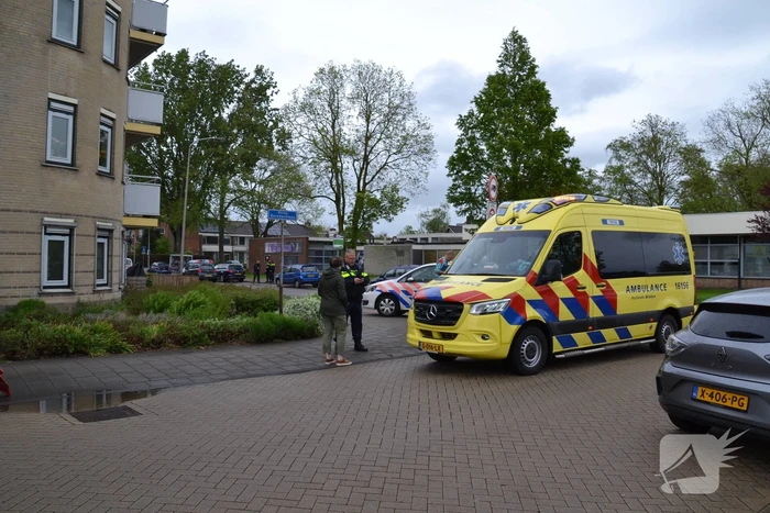 Twee personen op scooter aangereden