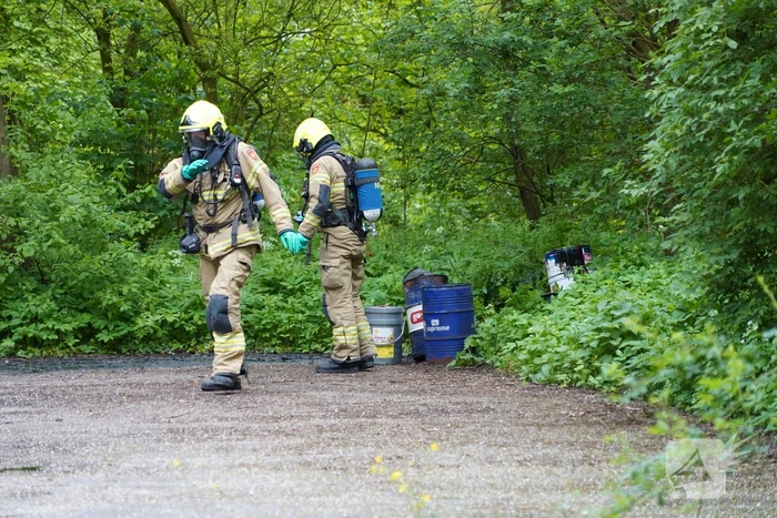 Dumping van vaten in Streekbos