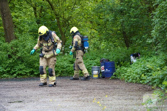 Dumping van vaten in Streekbos