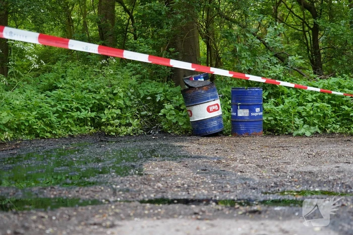 Dumping van vaten in Streekbos