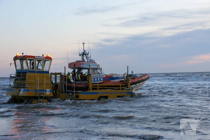 Hulpverlening opgestart voor kitesurfer in problemen