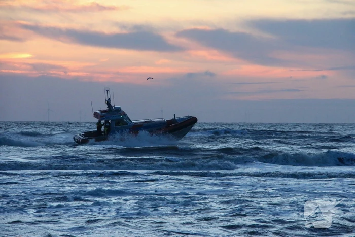 Hulpverlening opgestart voor kitesurfer in problemen