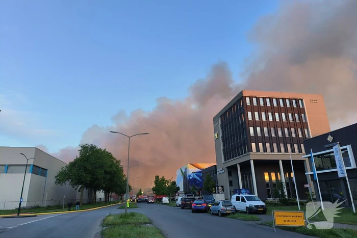 Brand na dag van uitbreken nog steeds niet onder controle