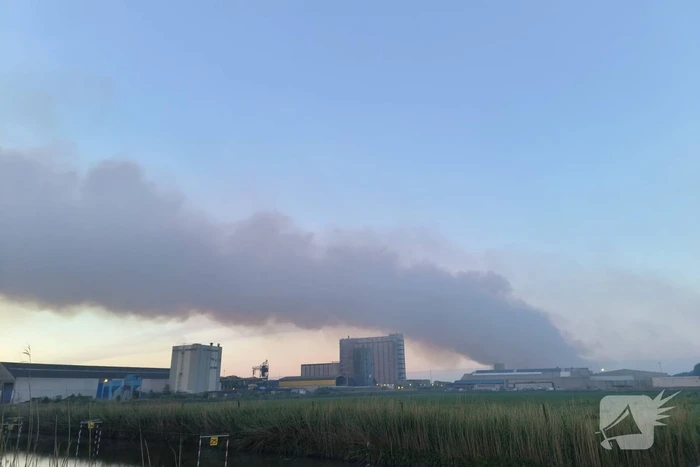 Brand na dag van uitbreken nog steeds niet onder controle