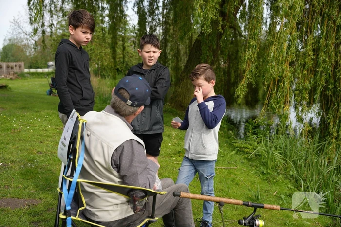 Jongeren worden enthousiast gemaakt om te gaan vissen