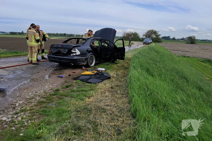 Auto gaat in vlammen op