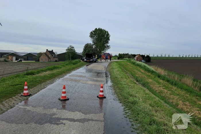 Auto gaat in vlammen op