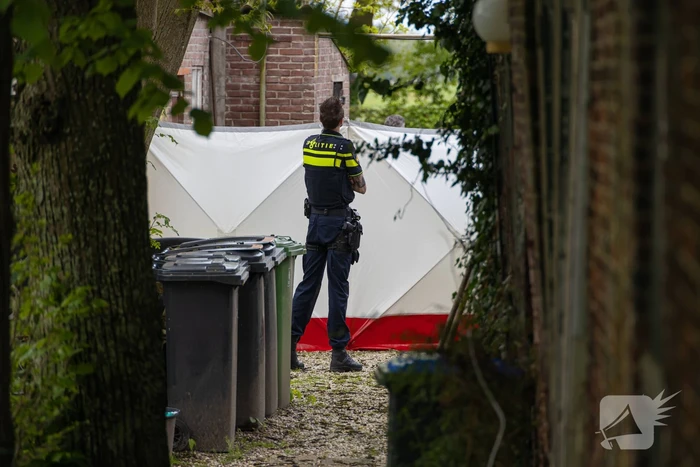 Onderzoek naar overleden persoon bij boerderij