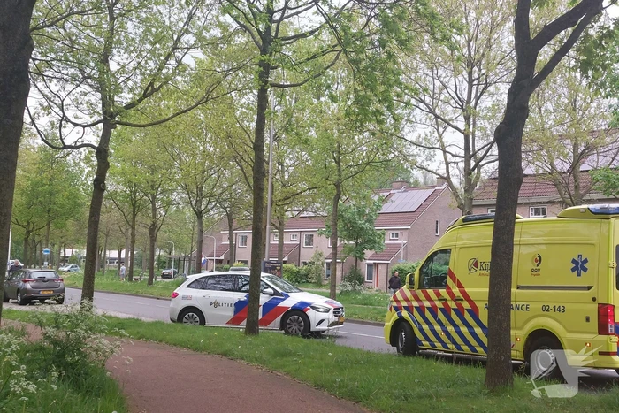 Scooterrijder en automobilist in botsing