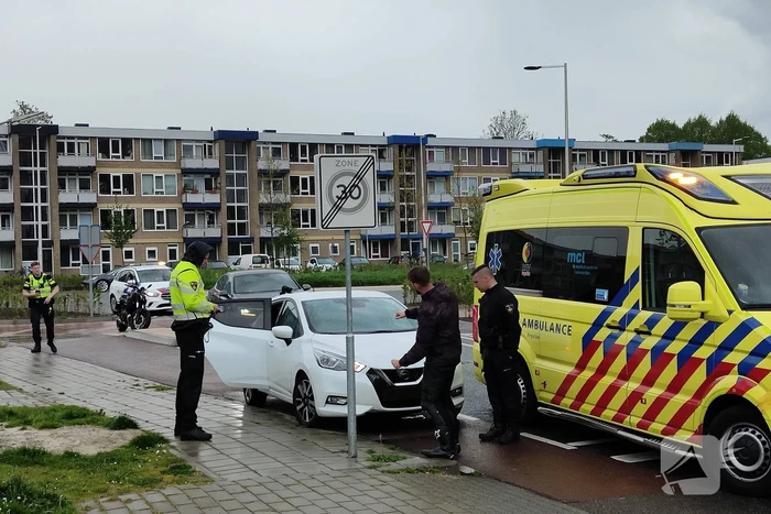 Automobilist en E-biker in botsing