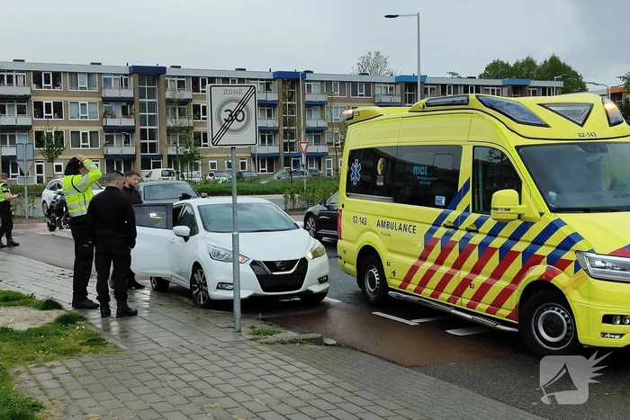 Automobilist en E-biker in botsing