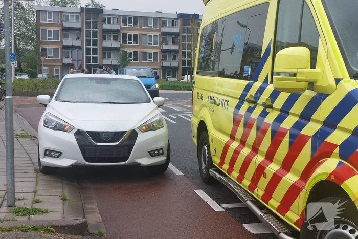 Automobilist en E-biker in botsing