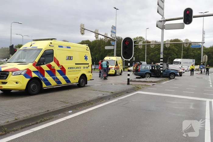 Persoon bekneld na ernstig ongeval op kruising