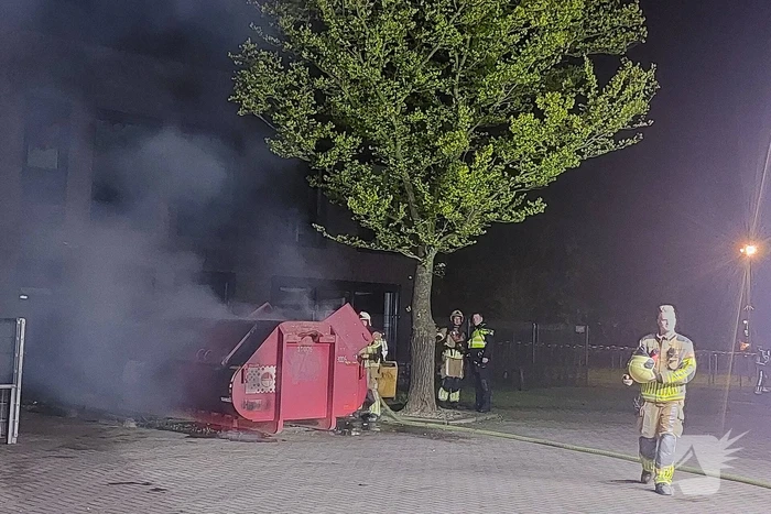 Flinke rookontwikkeling bij brand in container
