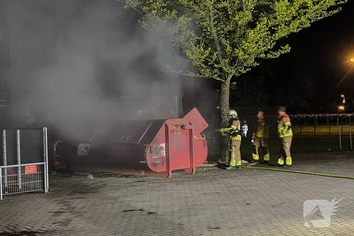 Flinke rookontwikkeling bij brand in container