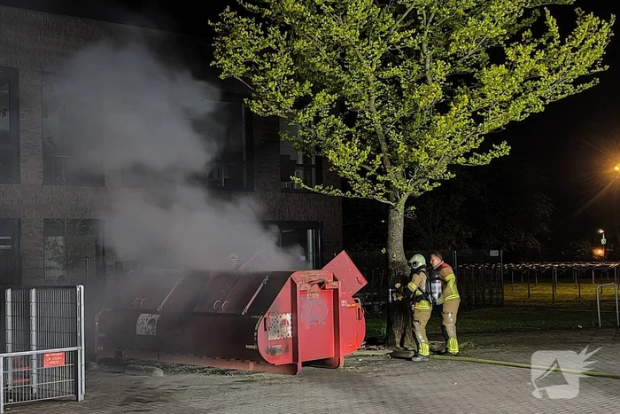 Flinke rookontwikkeling bij brand in container