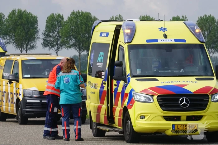 Traumateam ingezet voor motorrijder die uit bocht vliegt