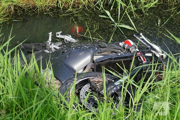 Traumateam ingezet voor motorrijder die uit bocht vliegt