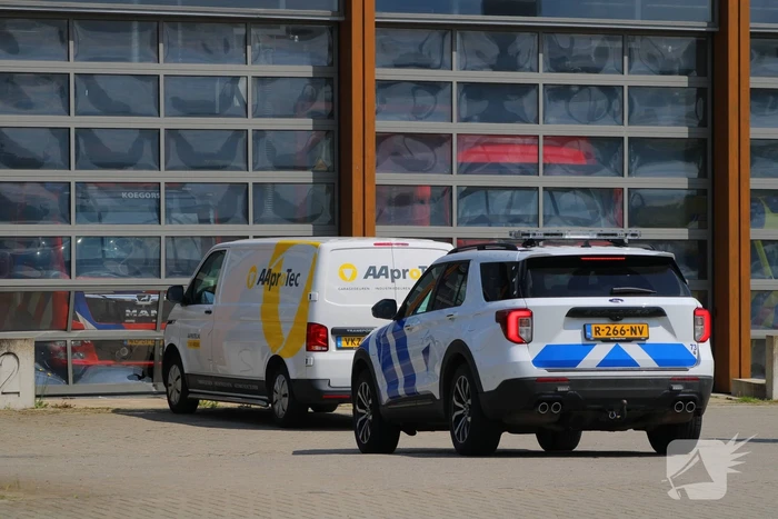 Motorrijders onderuit voor ambulancepost