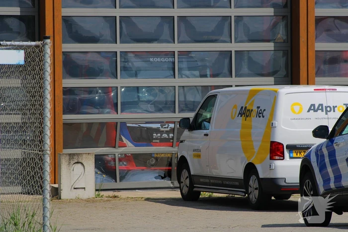 Motorrijders onderuit voor ambulancepost