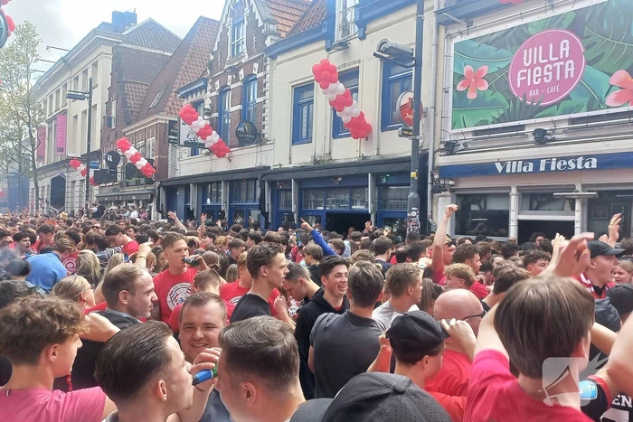 Feest op stratumseind na laatste fluitsignaal Psv landskampioen van nederland
