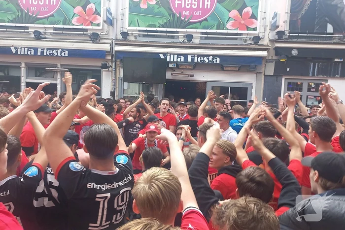 Feest op stratumseind na laatste fluitsignaal Psv landskampioen van nederland