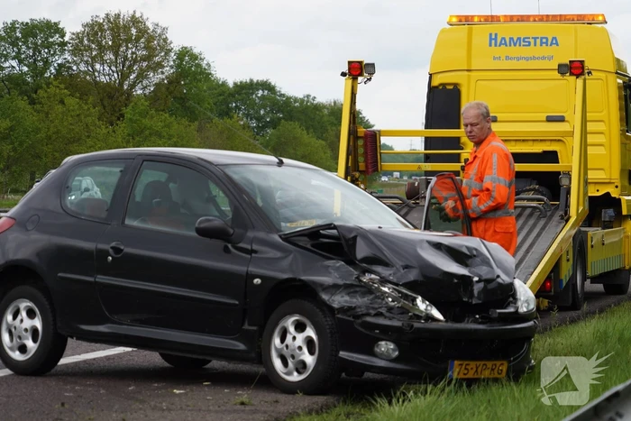 Auto's botsen op elkaar op A28