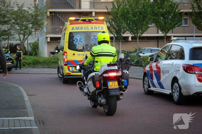 Automobilist en persoon op fatbike in botsing