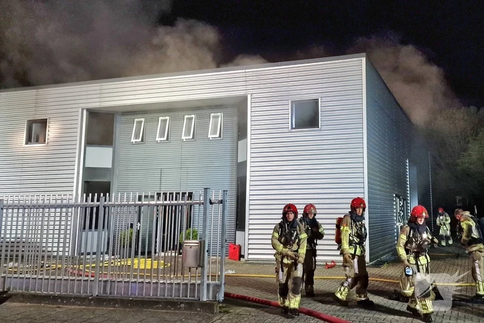 Grote brand in bedrijfsgebouw