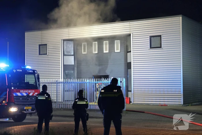 Grote brand in bedrijfsgebouw