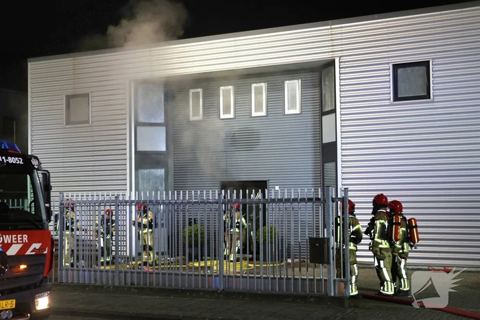 Grote brand in bedrijfsgebouw